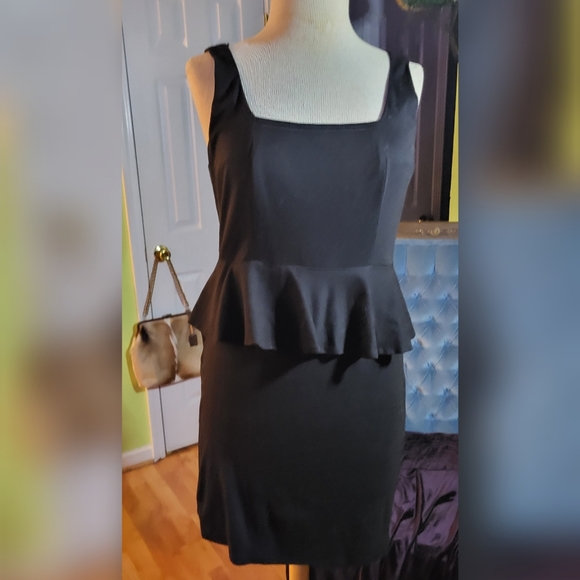 Carmen Marc Valvo Dresses & Skirts - Flirty Carmen Marc Valvo Black Peplum Dress
